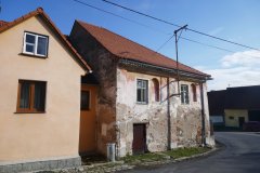 pohled zezadu zleva