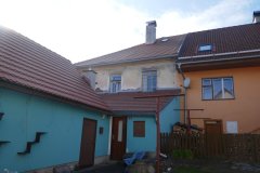 pohled zezadu zprava