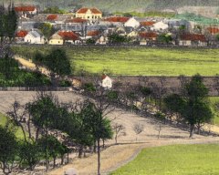 dobová pohlednice městyse s márnicí - výřez