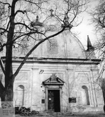 průčelí kostela