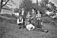 historické foto kaple (v pozadí)