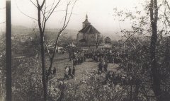 historické foto kaple (vpravo od kostelíka)