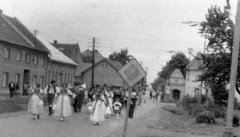 historické foto kaple (v pozadí)