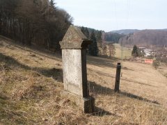 dochované zastavení křížové cesty zezadu zleva