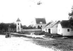 starší foto synagogy (ozdobená střecha)
