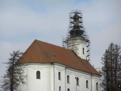 průběh opravy báně věže
