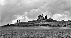 kostel nad bývalým lomem