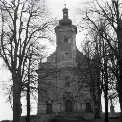 průčelí kostela