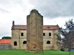 pilíř klášterního kostela - pohled od severu