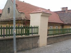 pohled zezadu zleva