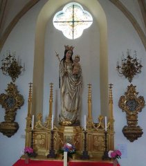socha Panny Marie Zderazské z kostela; dnes je umístěna v nedalekém kostele sv. Vojtěcha