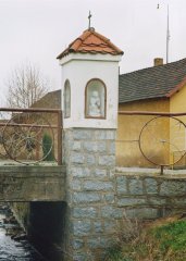 pohled zezadu zprava