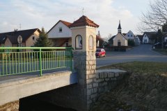 pohled zezadu zprava