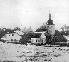 historické foto kaple (v popředí)
