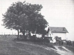 historické foto hřbitova s márnicí