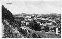 dobová pohlednice města s kapličkou (vpravo dole)