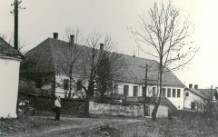 historické foto zadní části kaple (vlevo)