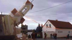 bourání poškozené kaple