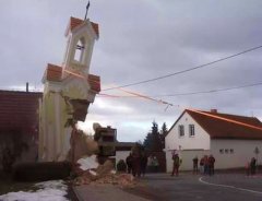 bourání poškozené kaple