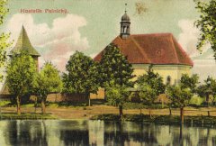 dobová pohlednice s motivem kostela a zvonice