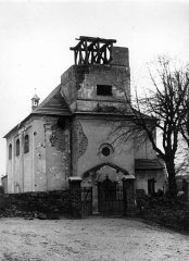 kostel po sestřelení původní věže