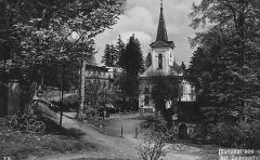 historické foto kapličky (vlevo)