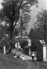 historické foto kapličky (vpravo) 