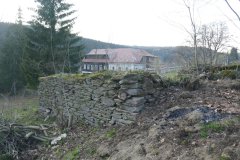 pohled zezadu zleva