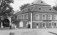 historické foto kaple (vlevo)