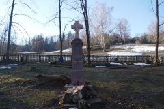 centrální kříž zepředu