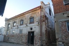 pohled zezadu zprava