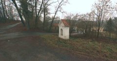 pohled na novou kapličku zepředu zprava