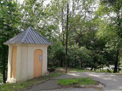 kaplička před opravou