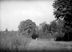 historické foto kaple (vlevo)