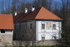 pohled zezadu zleva