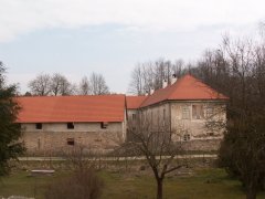 pohled zezadu zleva