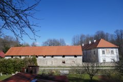 pohled zezadu zleva