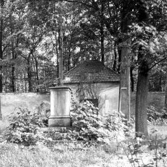 starší foto márnice - detail