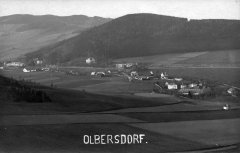historické foto části města s kaplí (vpravo)