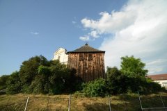 celkový pohled na kostel a zvonici