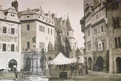 kulisy Starého Města s kostelem sv. Linharta na Národopisné výstavě v Praze
