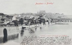 historické foto města se zvonicí (na horizontu vlevo od kostela)