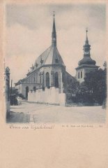 historická pohlednice kostela se zvonicí