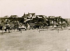 historické foto zvonice (vlevo od kostela)
