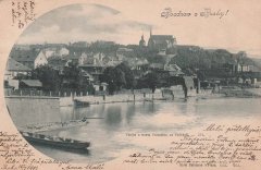 historické foto města se zvonicí (na horizontu vlevo od kostela)