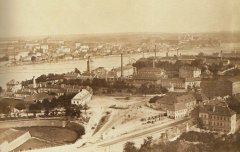historické foto zvonice (v pozadí v kroužku)
