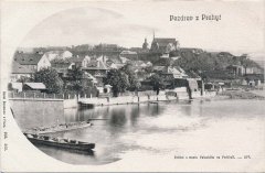 historická pohlednice části města se zvonicí (na horizontu vlevo od kostela)