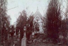 historické foto márnice (v pozadí)