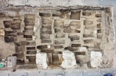 archeologický průzkum - řady hrobů důstojnické části hřbitova
