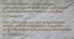 detail pamětní desky na památníku na Olšanském hřbitově